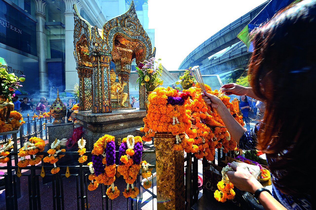 Erawan Shrine (Thao Maha Phrom)
