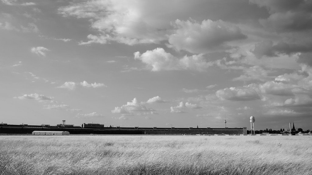 Tempelhof Field (Tempelhofer Feld)