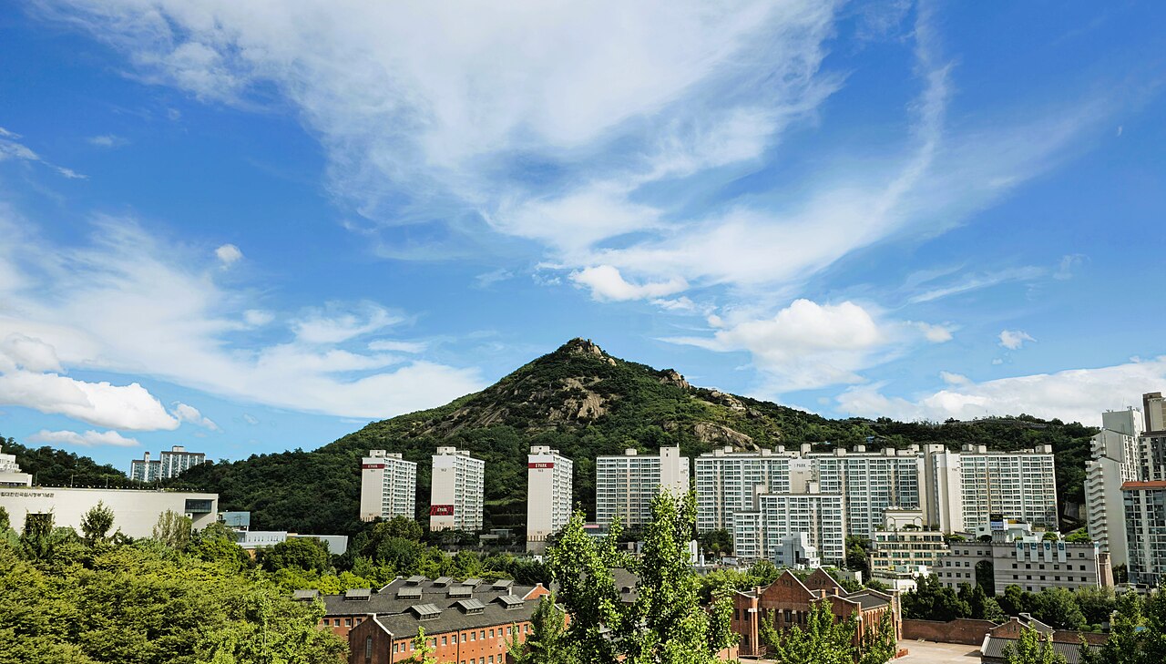 Inwangsan Shamanist Trail & Inwang Mountain Park